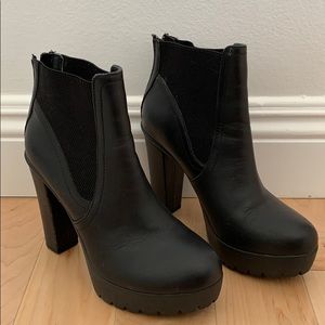 Steve Madden Black leather bootie